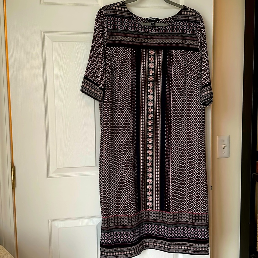 Roz & Ali (Dress Barn) irresistibly gorgeous print! Slimming your silhouette! - Picture 2 of 7